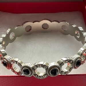 🟡 Brand New Bangle Bracelet With Back & Clear Faceted Rhinestones In Silver Tone